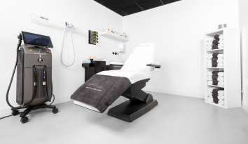 In onze klinieken staat hoogwaardige en professionele apparatuur, waaronder de Soprano Titanium laser